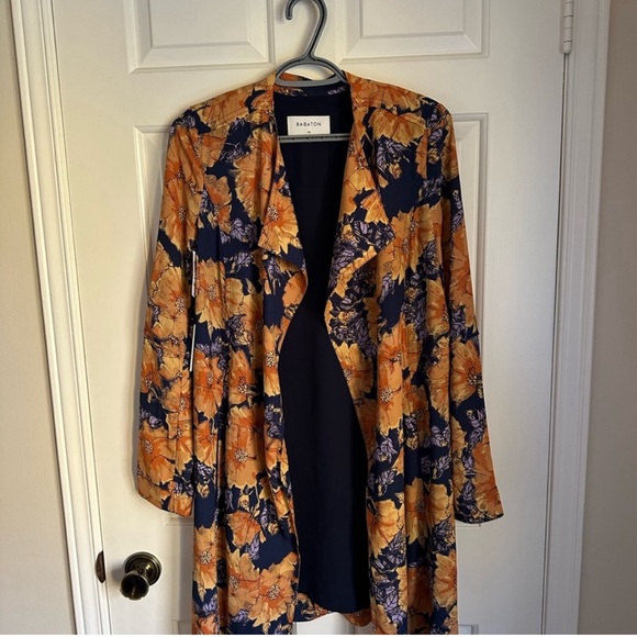 Aritzia Babaton “Quincey” floral trench coat size XS - Picture 2 of 5